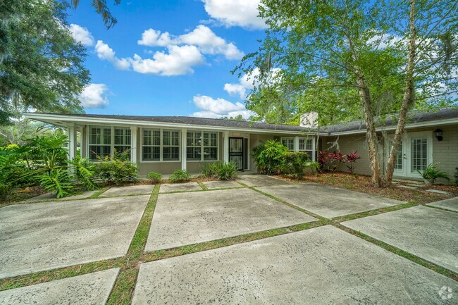 Building Photo - CHARMING HOME IN WOODFIELDS NEIGHBORHOOD