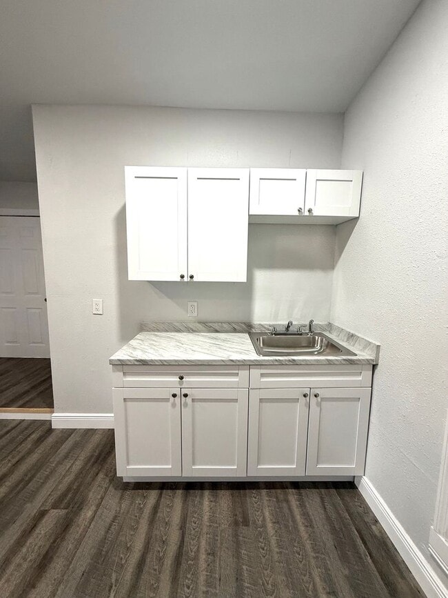 Photo - 910 25th St E Unidad B