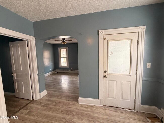 Photo - 18 Swan St Unit Down