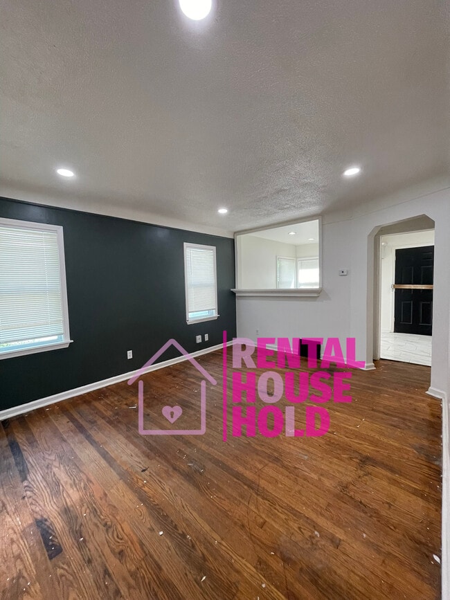 Photo - 20060 Hickory St