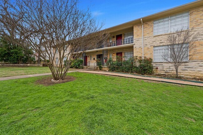 Photo - 301 E 34th St Unit 103