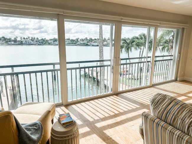Building Photo - 2800 Gulf Shore Blvd N Unit 209 Rental