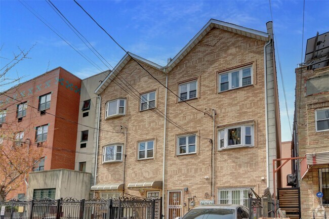 Building Photo - 712 Snediker Ave Unit 2 Rental