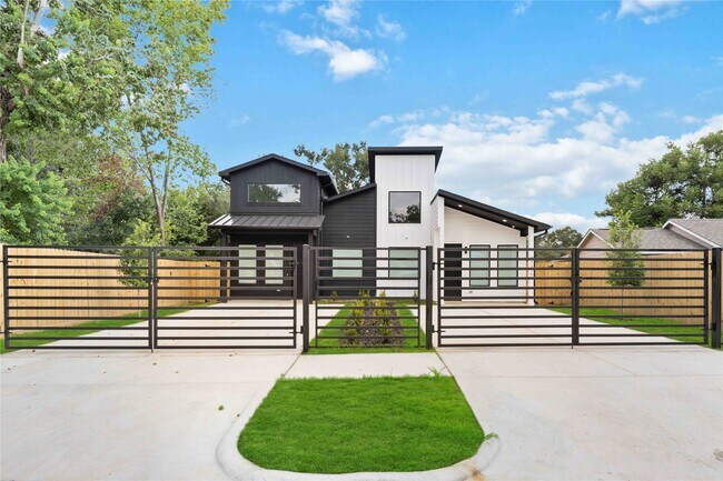 Photo - 7315 Eisenhower Rd