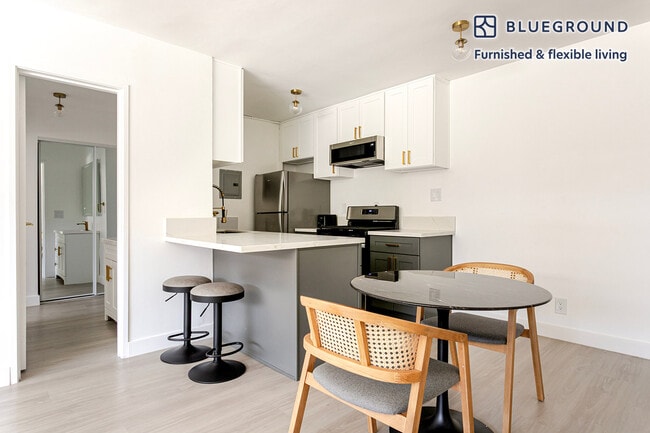 Photo - 4444 Hazeltine Ave Unidad FL2-ID1413