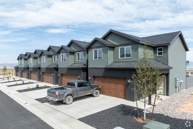 Building Photo - Falcon Ridge Rental