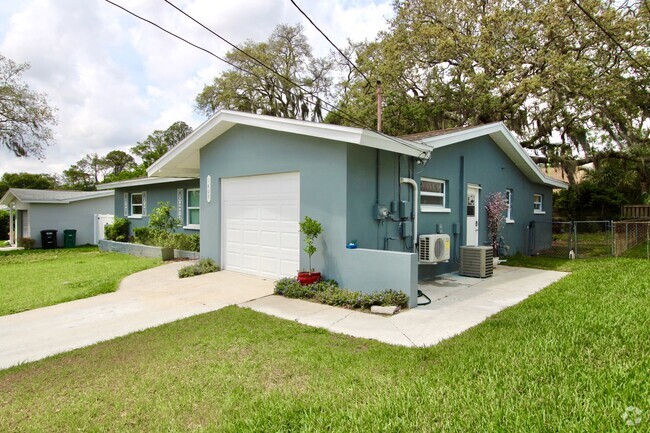 Building Photo - 1409 Oak Haven Dr Unit The Gem of Safety Harbor Rental