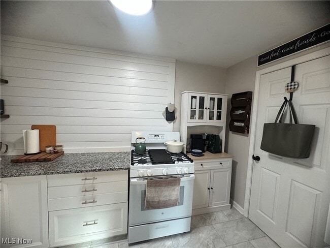 Photo - 1445 W 52nd St Unidad UP