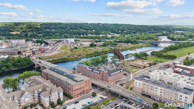 Building Photo - 145 Canal St E Unit 314