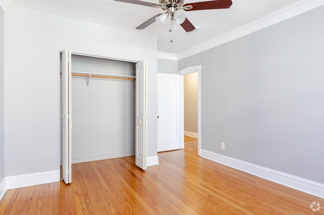 2BR, 2BA - 870SF