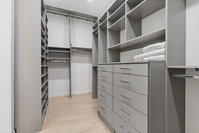 Building Photo - 5602 San Felipe St