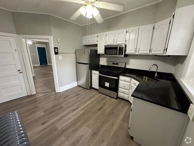 Building Photo - Charming updated 3 bed 1 bath in amazing l... Rental