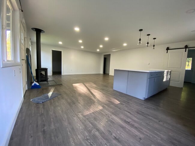 Planta abierta - 69903 Ridling Rd