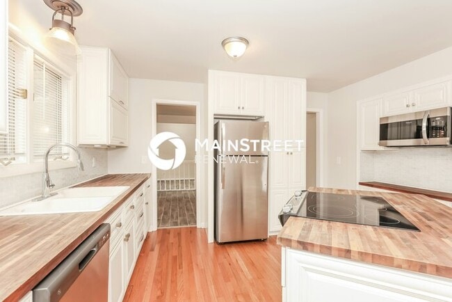 Photo - 3 Bedroom Pet-Friendly Home in HERMITAGE, TN with Main Street Renewal