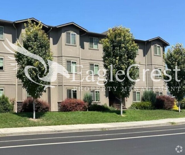 Building Photo - Two Bedroom, One and a Half Bathroom Unit 303 Rental
