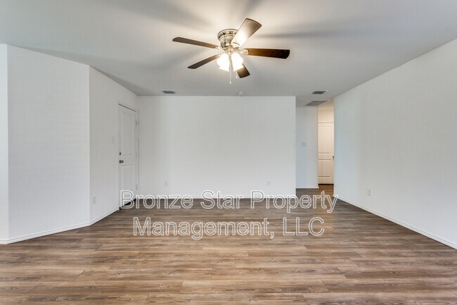 Photo - 742 Trestle Dr