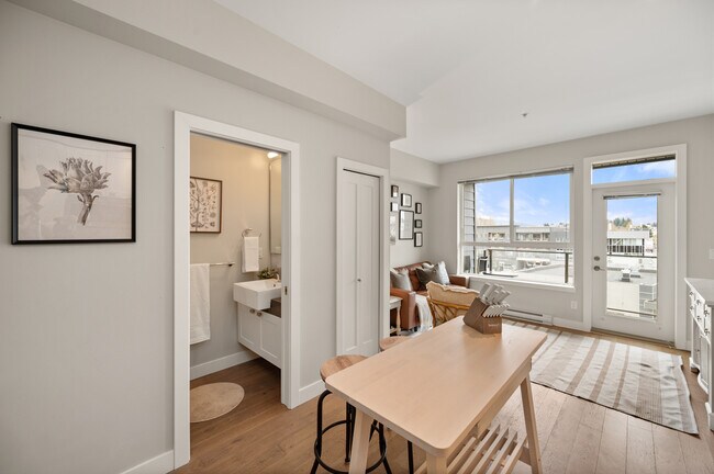 Photo - 3090 Gladwin Rd