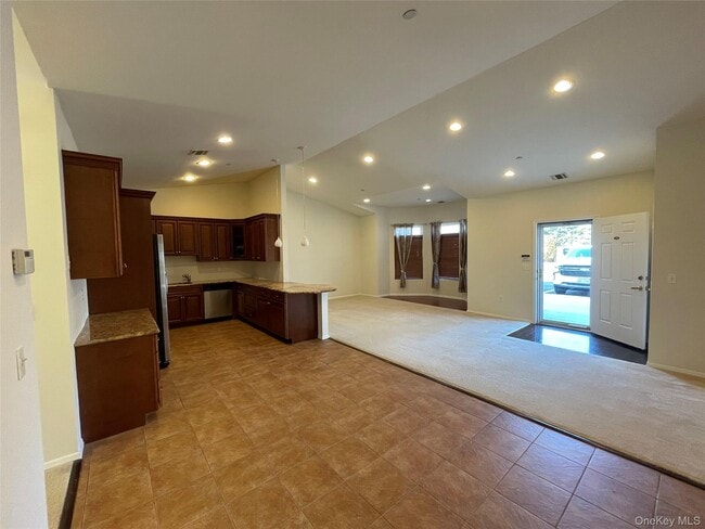 Photo - 75 Jacqueline Way