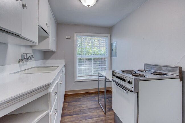 Custer Apartments