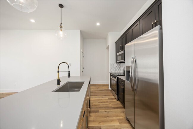 Photo - 8013 Cora St