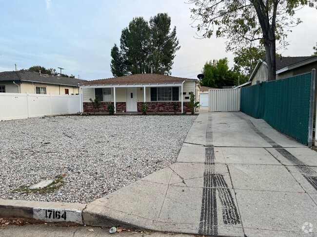 Building Photo - 17164 Kingsbury St Rental
