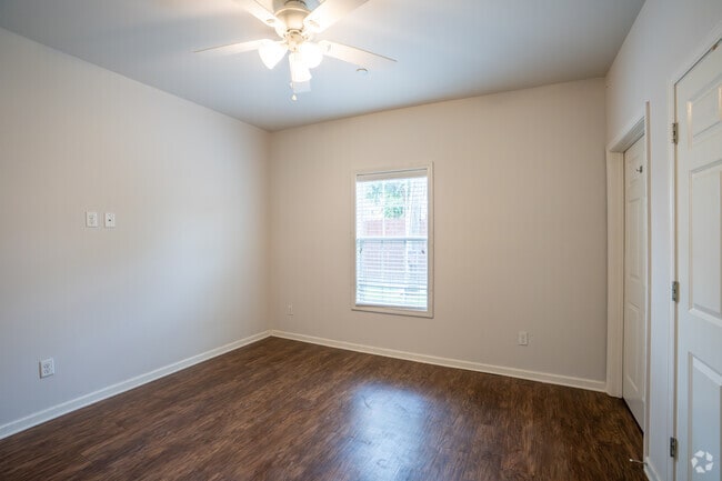 5BR, 5BA - 2,200SF - Bedroom
