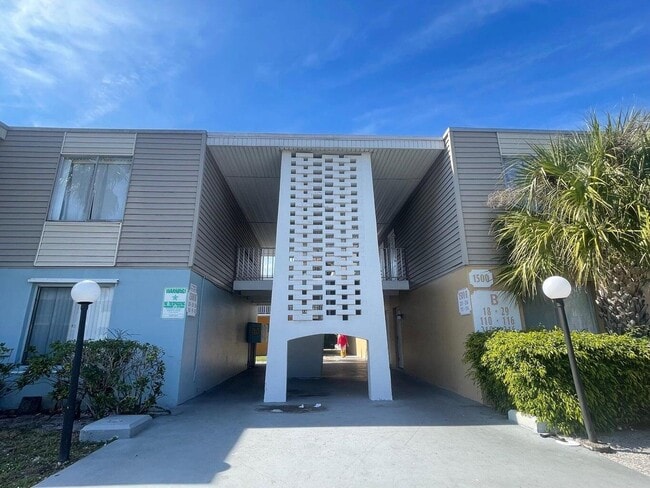 Building Photo - 1500 Crescent Cir Unit B214 Rental