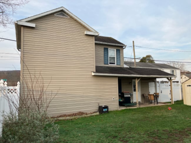 Photo - 139 Iron St