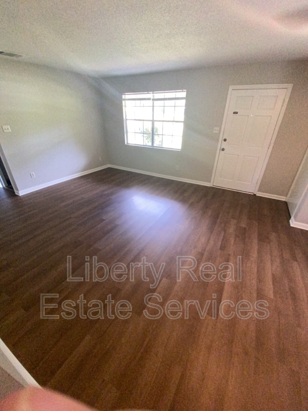 Photo - 228 Pointe S Dr