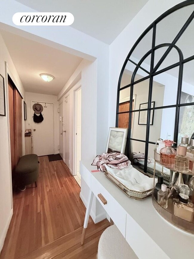 Photo - 117 W 58th St