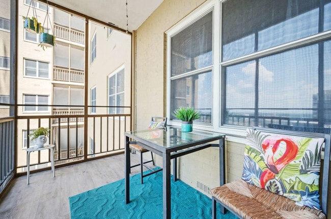 300 W Peachtree St NW Unit SI ID1299377P