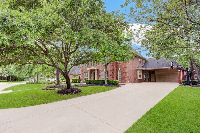 Photo - 11 E Wedgemere Cir