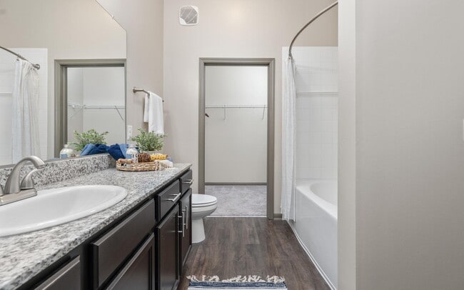 Riverhouse Apartments