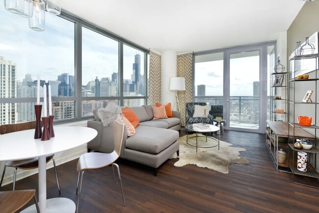 Photo - 410 N Milwaukee Ave Unit 2