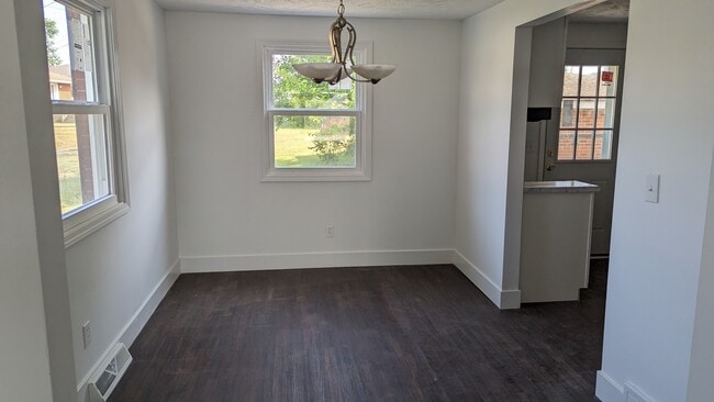 Photo - 1407 E Valentine Cir NW