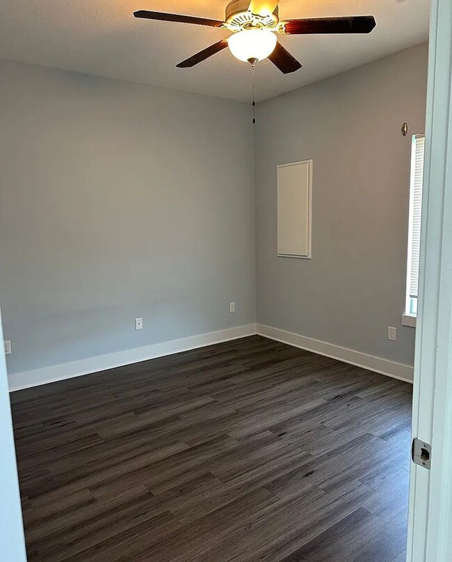 Photo - 3 bedroom 2 bath Duplex at 53rd & Meridian