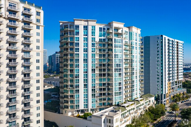 Photo - The Plaza Harbour Island