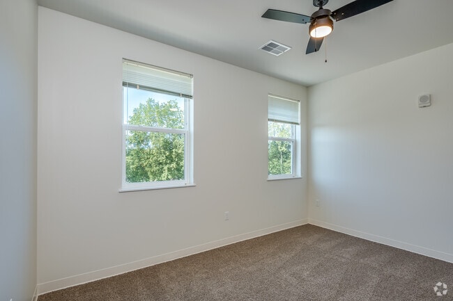 2BR, 2BA - 1,040SF - Bedroom
