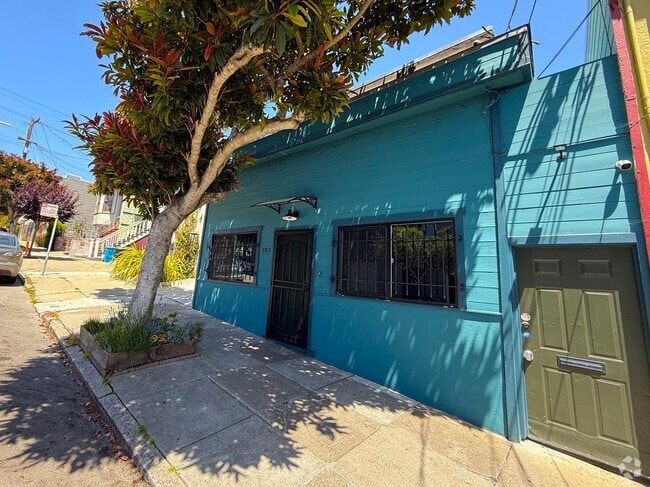 Building Photo - Remodeled 3BR/2BA Oasis with Hot Tub, Saun... Rental