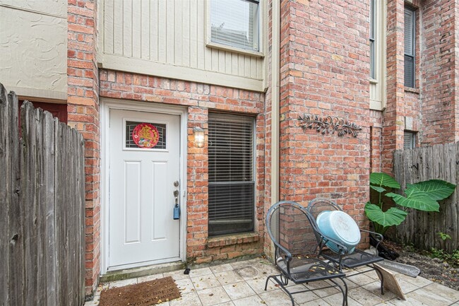 Building Photo - 1601 S Shepherd Dr Unit 20 Rental
