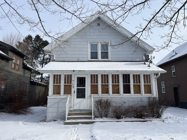 Building Photo - 713 N 5th St