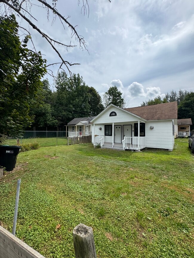 Building Photo - 19 Dillon Rd Unit 1-2 Rental