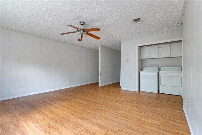 Photo - 906 N LBJ Dr Unit 4