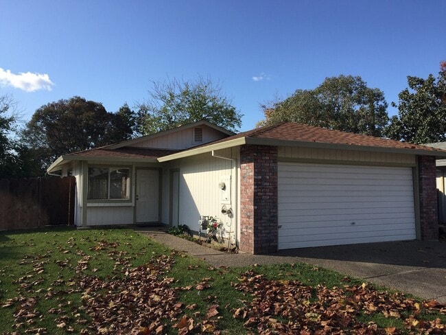 Building Photo - Rare find home with 2-Car Garage, Fenced Yard, with Convenient Location!