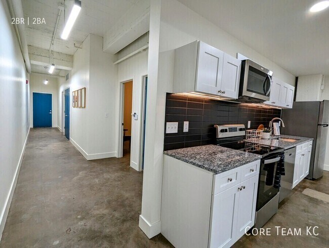 Photo - 3100 E Gillham Plaza Unidad 105