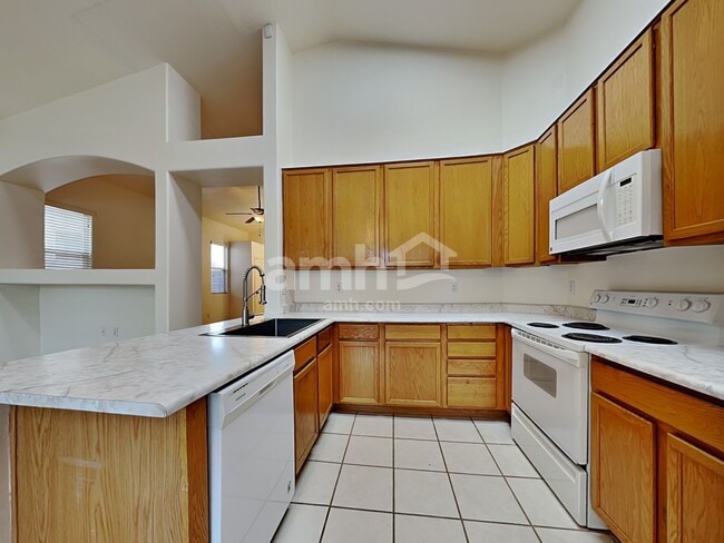 Photo - 837 S Roanoke St