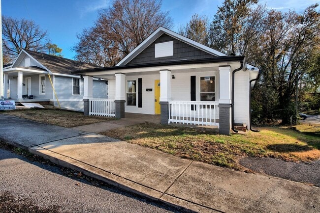 Photo - 2 Bedroom Home For Rent Near The Old Train Station!