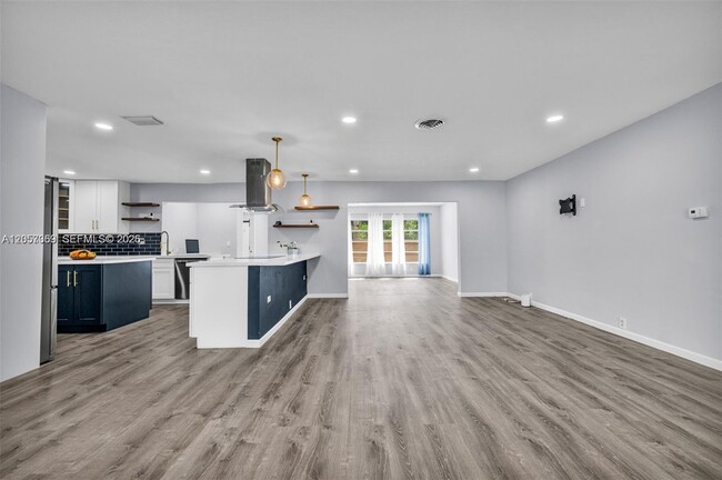 Photo - 851 SW 49th Terrace