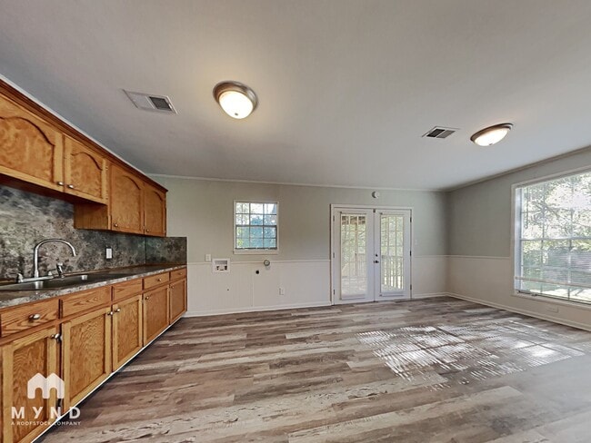 Photo - 921 27th Ave N