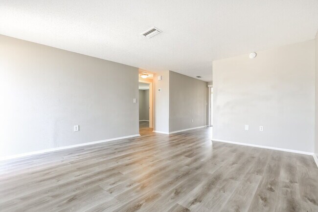 Photo - 432 Briarwood Rd